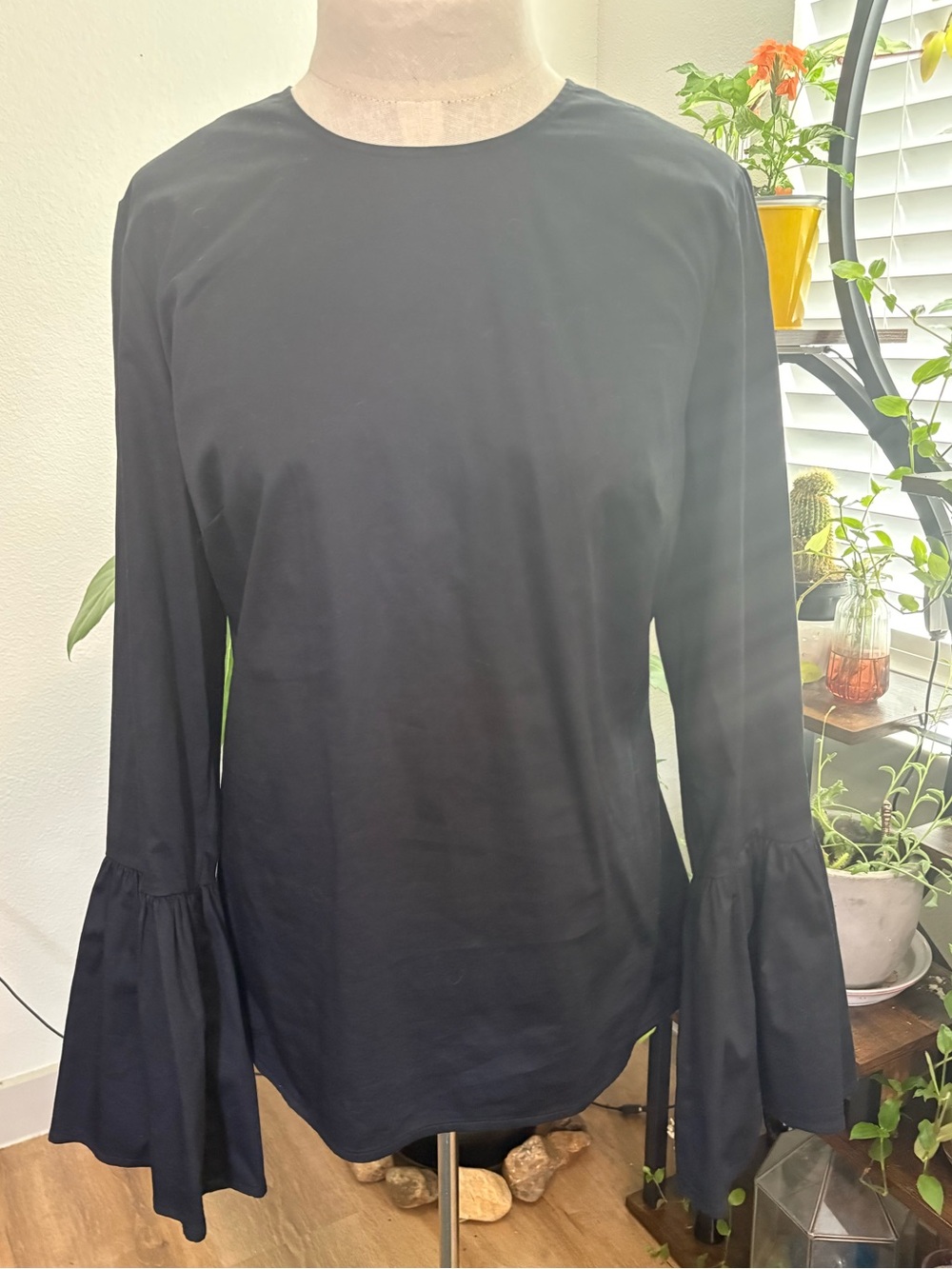 ANTONIO MELANI Black Bell Sleeve Blouse 97% Cotton 3% spandex GUC